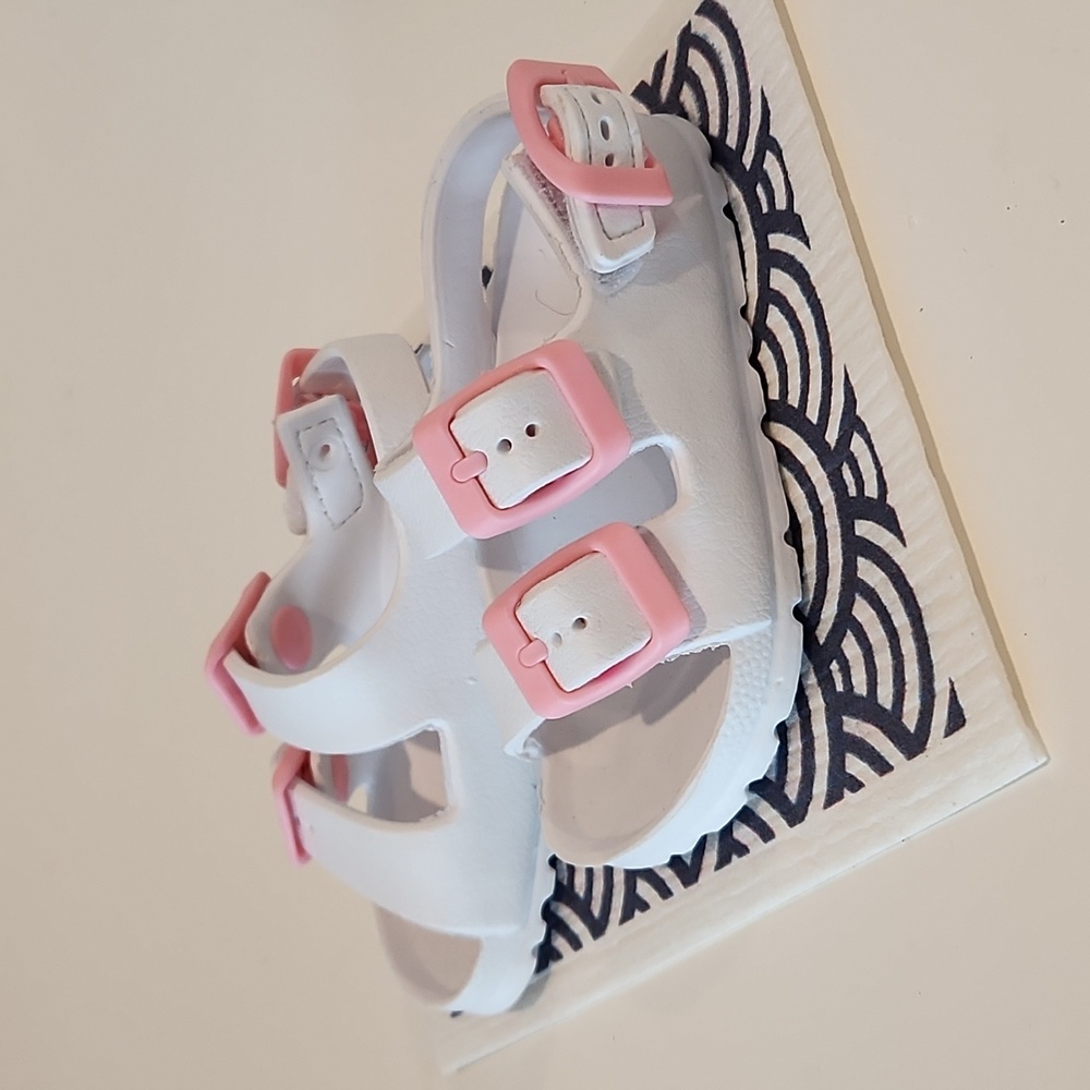 Infant girl shoes size 4